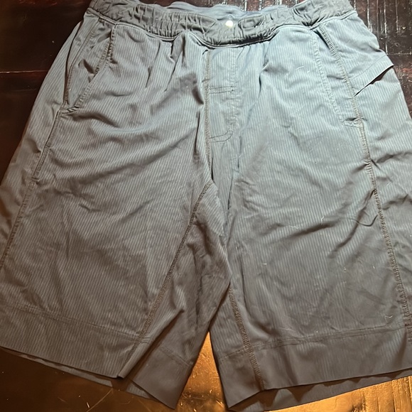 Lululemon Core shorts Sz M - Picture 4 of 5